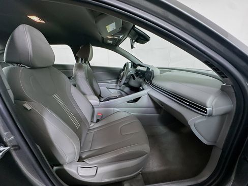 Used 2024 Hyundai Elantra SEL image 30