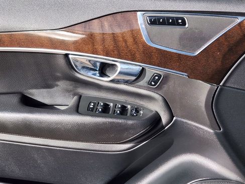 Used 2016 Volvo XC90 T6 Momentum image 22