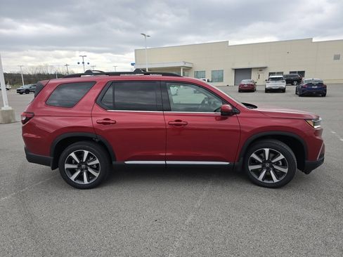 New 2025 Honda Pilot Touring image 19