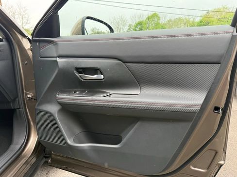 Used 2025 Nissan Kicks SR AWD/4WD image 29