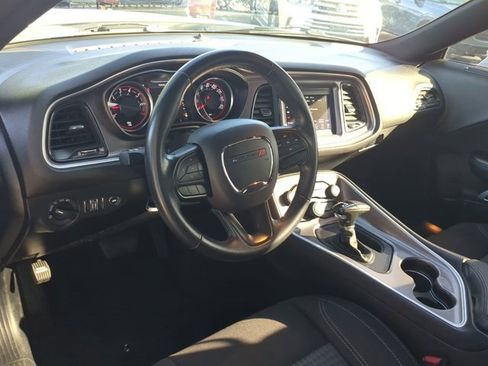 Used 2022 Dodge Challenger SXT image 16