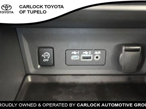 Used 2025 Nissan Sentra SR w/ SR Premium Package FWD image 16