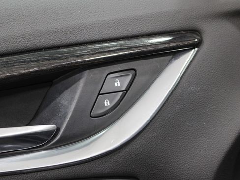 Used 2019 Buick Enclave Avenir w/ Avenir Technology Package FWD image 9