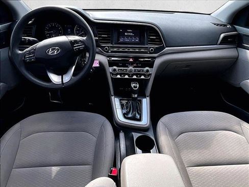 Used 2020 Hyundai Elantra SE image 16