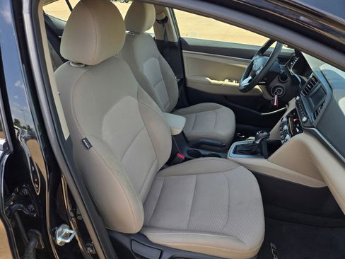 Used 2020 Hyundai Elantra SE FWD image 22