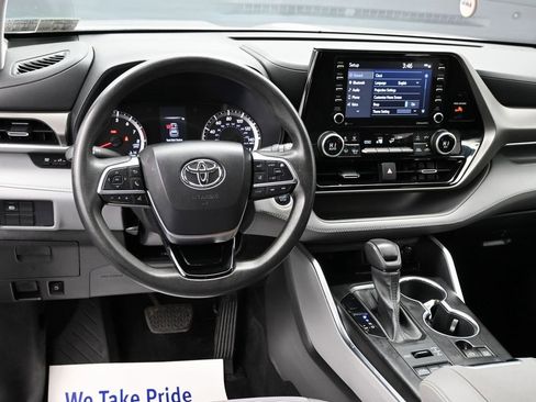 Used 2021 Toyota Highlander L image 30