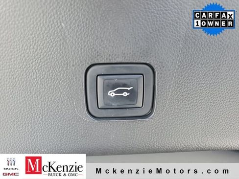Used 2023 Chevrolet Traverse Premier FWD image 32