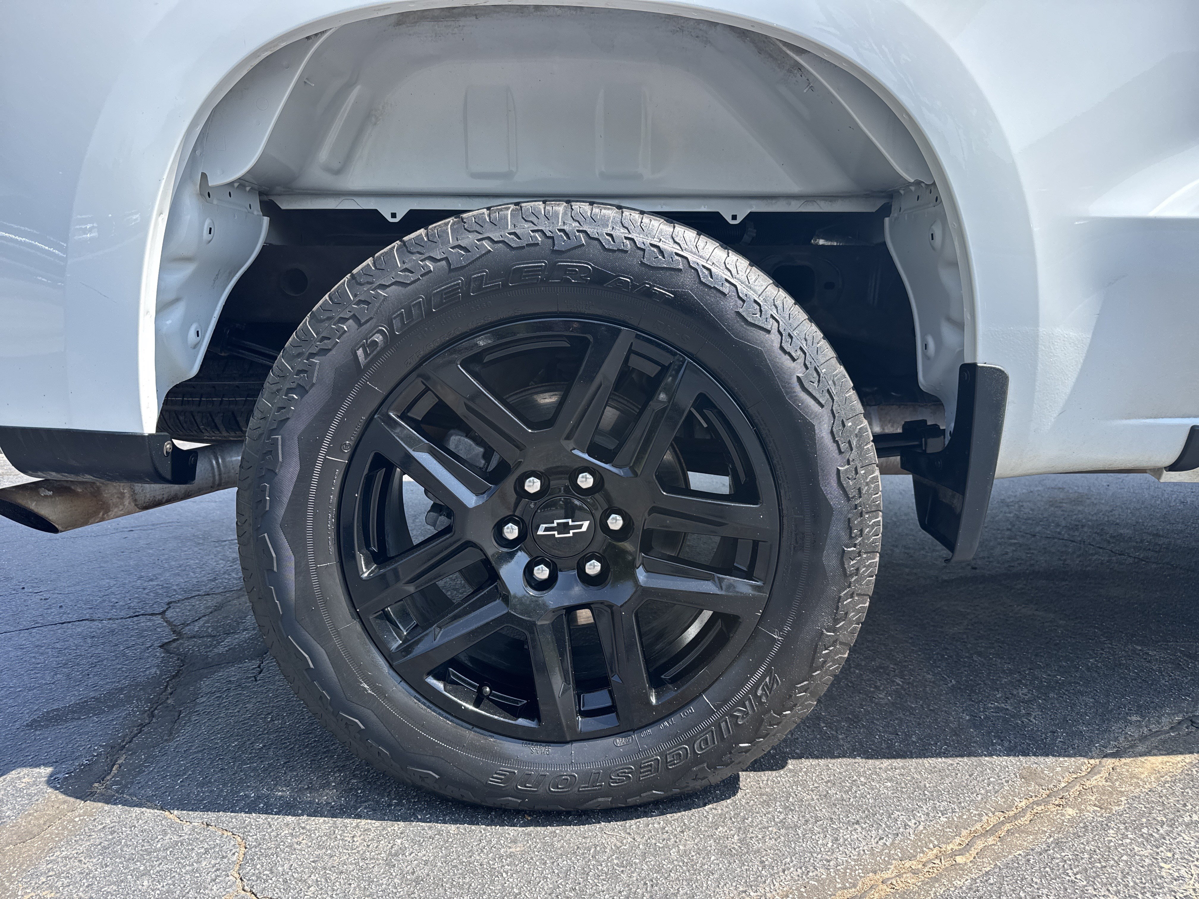 Used 2023 Chevrolet Silverado 1500 Custom w/ LPO, Dark Essentials Package RWD image 17
