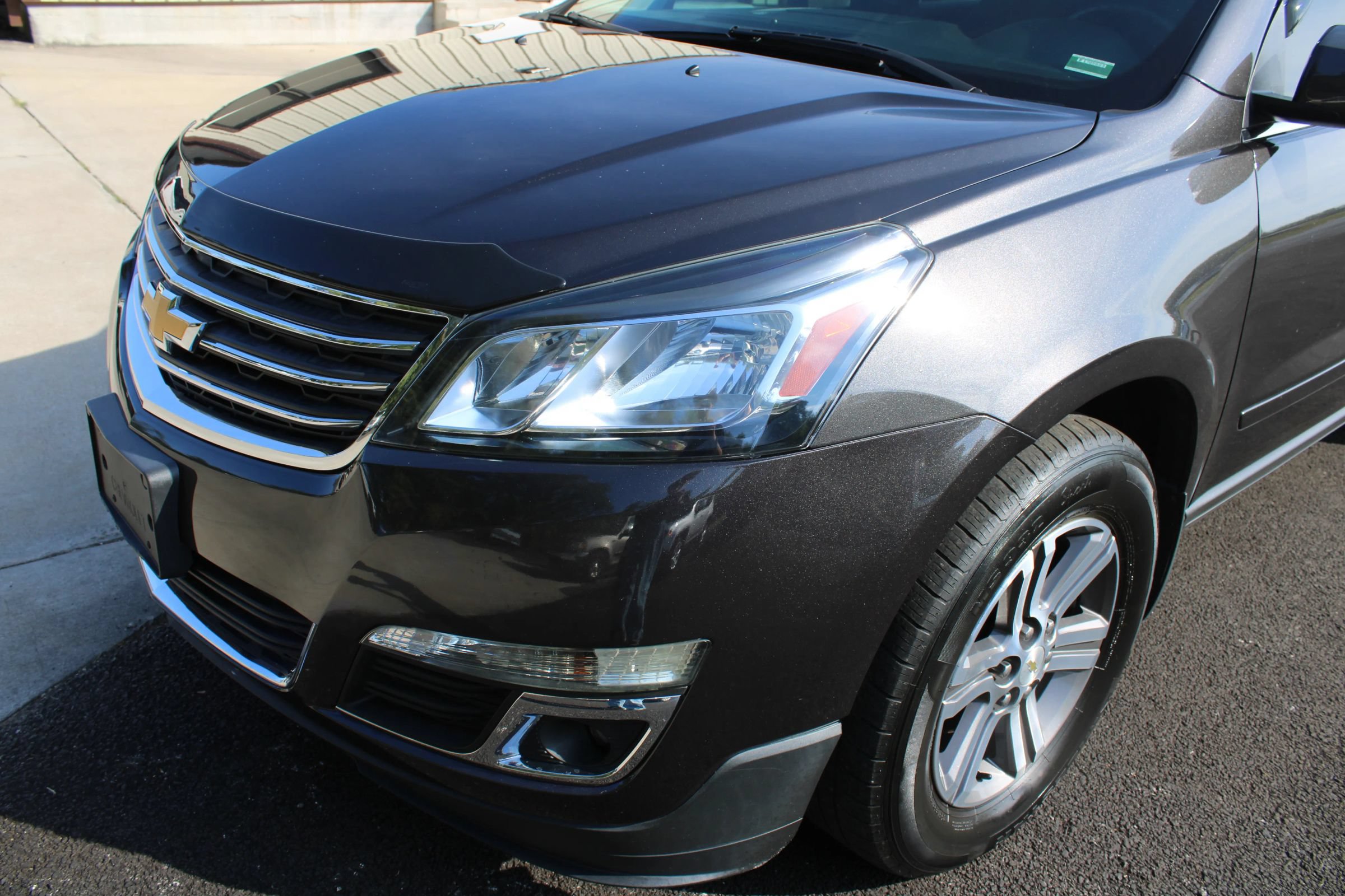 Used 2017 Chevrolet Traverse LT FWD image 3