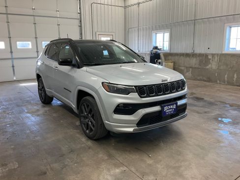 Used 2025 Jeep Compass Limited w/ High Altitude Package AWD/4WD image 6
