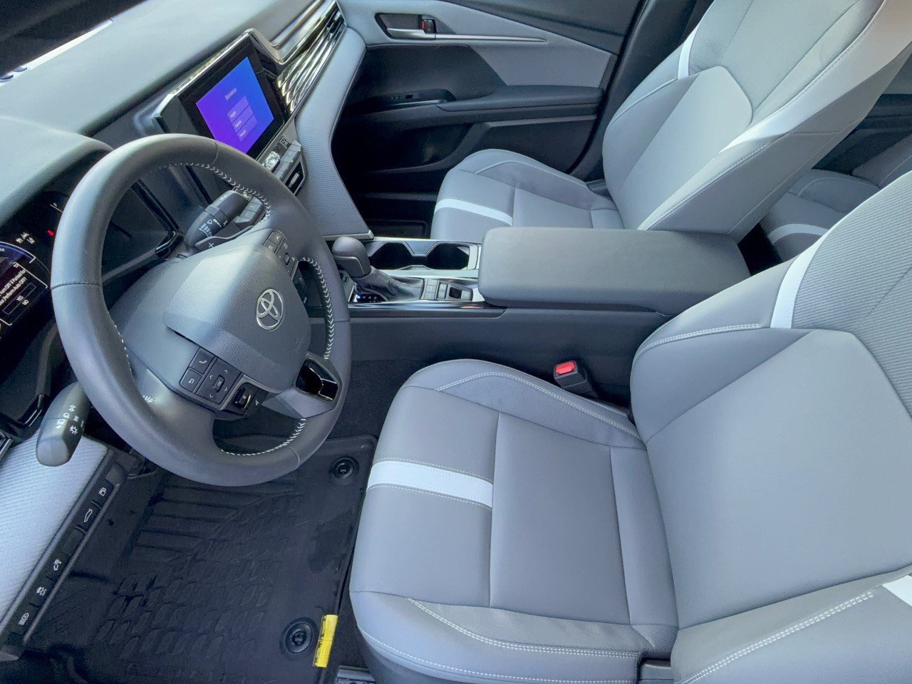 Used 2026 Toyota Camry SE w/ Convenience Package FWD image 5