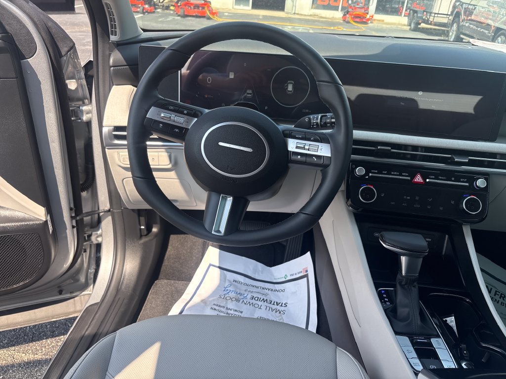 Used 2025 Hyundai Tucson SEL FWD image 16