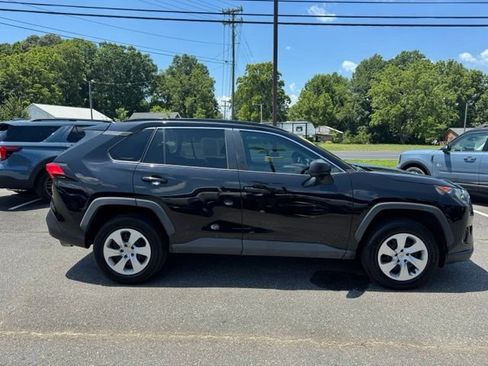 Used 2021 Toyota RAV4 LE FWD image 11