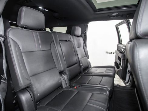 Used 2022 Chevrolet Suburban RST w/ Sport Performance Package image 21