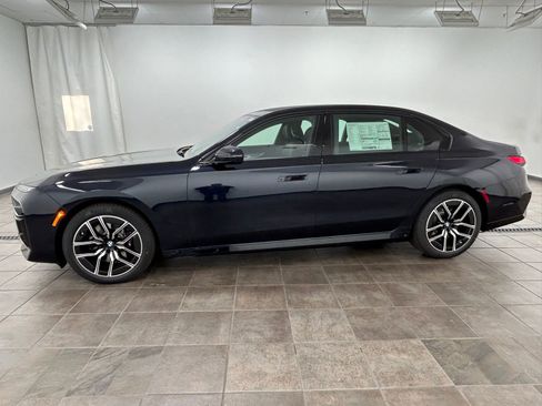 Used 2025 BMW 760i xDrive w/ Executive Package AWD/4WD image 2