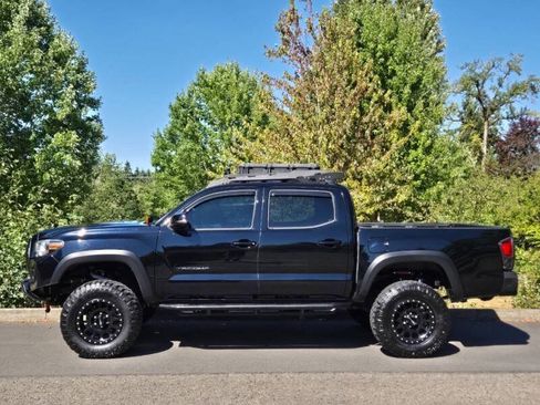 Used 2019 Toyota Tacoma TRD Off-Road w/ Technology Package AWD/4WD image 5