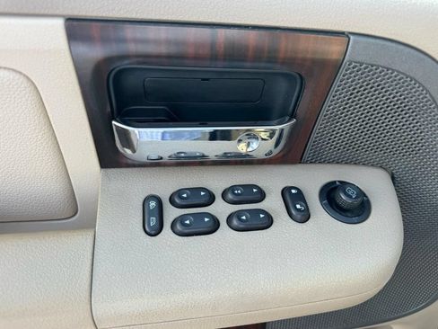 Used 2006 Lincoln Mark LT 4x4 image 12