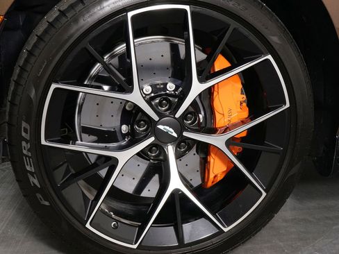 Used 2025 Aston Martin DBX 707 image 10