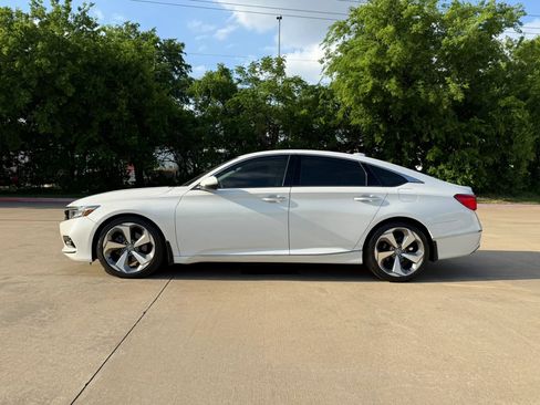 Used 2019 Honda Accord Touring image 3