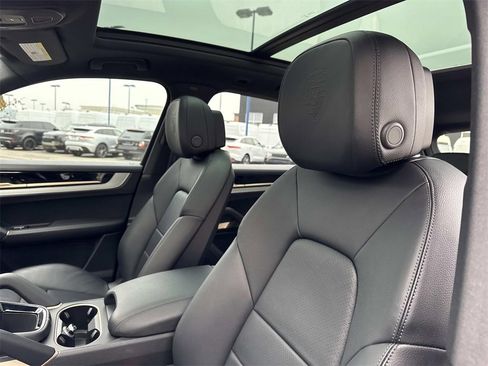 Used 2024 Porsche Cayenne image 19