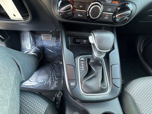 Used 2023 Kia Soul LX FWD image 24