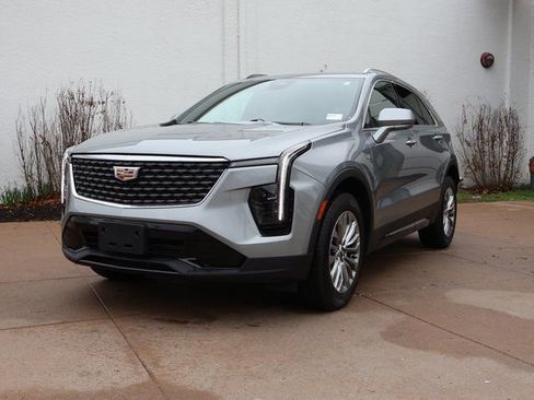 Used 2025 Cadillac XT4 Premium Luxury image 4