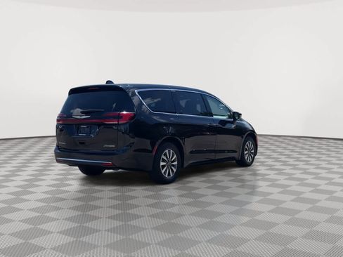 Used 2024 Chrysler Pacifica Limited FWD image 8