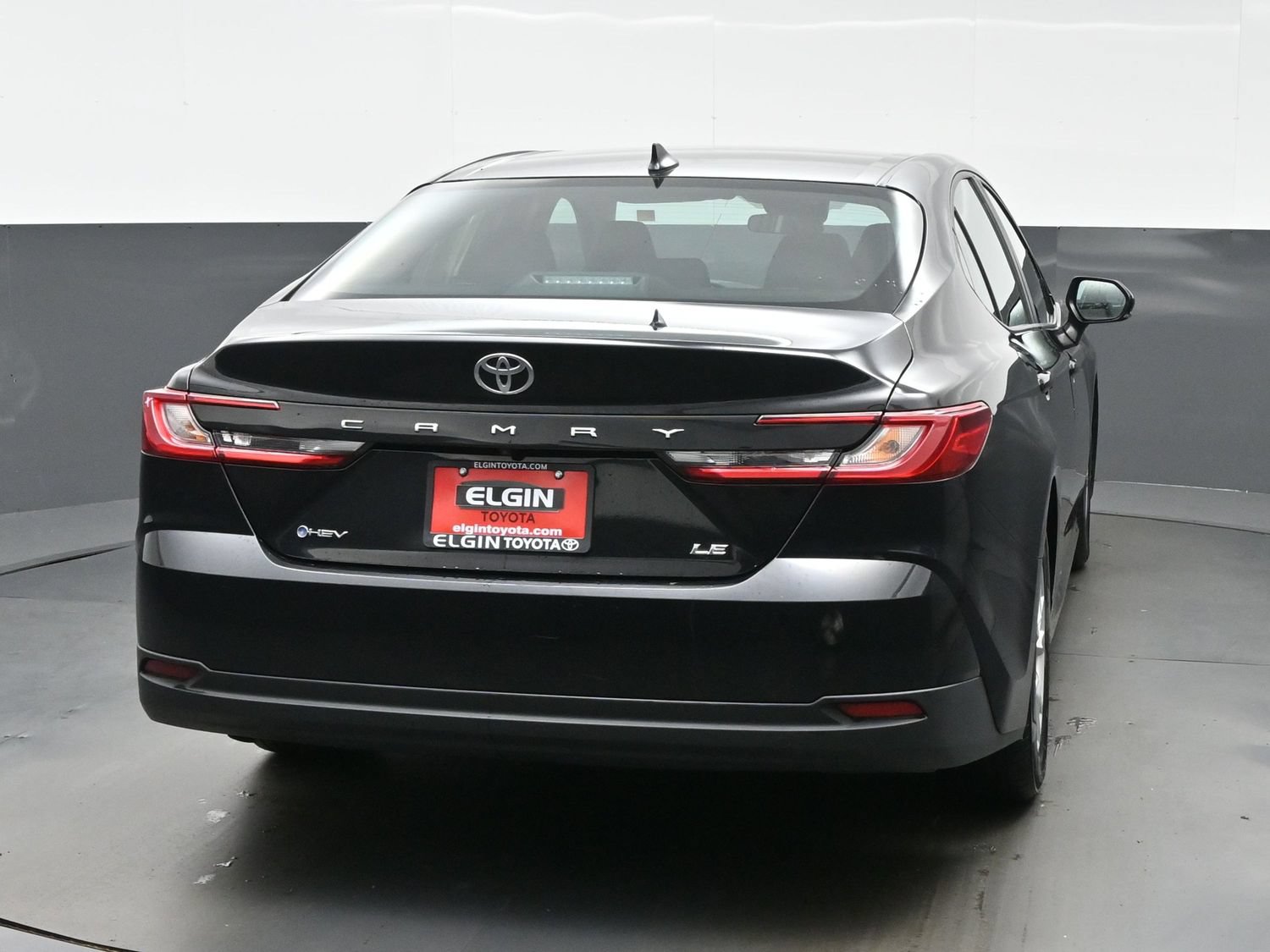 Used 2025 Toyota Camry LE FWD image 5