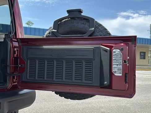 Used 2021 Jeep Wrangler Unlimited Rubicon AWD/4WD image 17