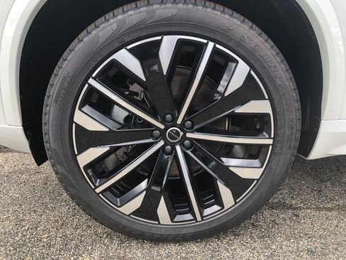 Used 2026 Volvo XC90 B5 Ultra w/ Protection Package Premier image 9