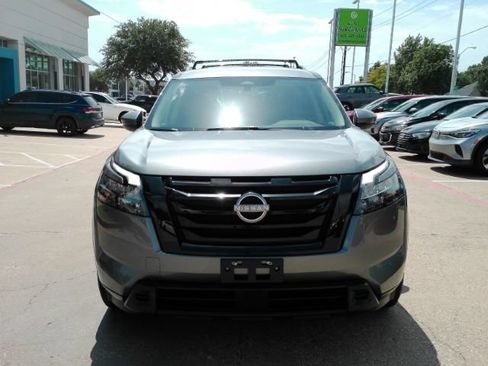 Used 2024 Nissan Pathfinder SV w/ Black Appearance Package FWD image 2