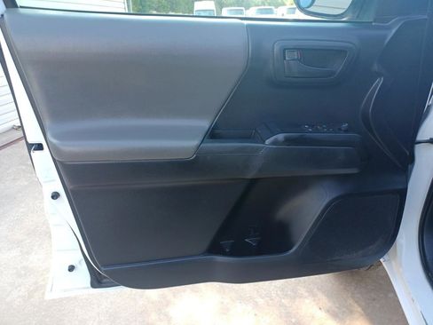 Used 2020 Toyota Tacoma SR image 9