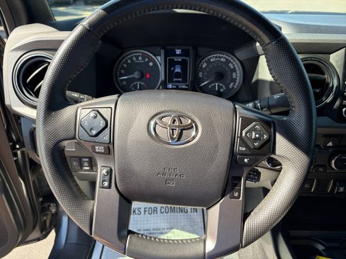Used 2021 Toyota Tacoma TRD Off-Road AWD/4WD image 6