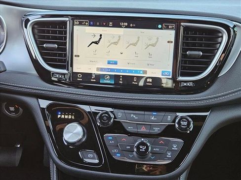 New 2026 Chrysler Pacifica Limited w/ S Appearance Package image 12