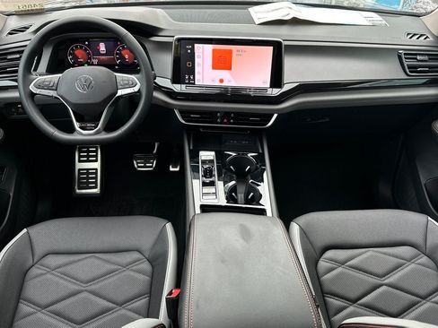 New 2025 Volkswagen Atlas Peak Edition SE AWD/4WD image 13