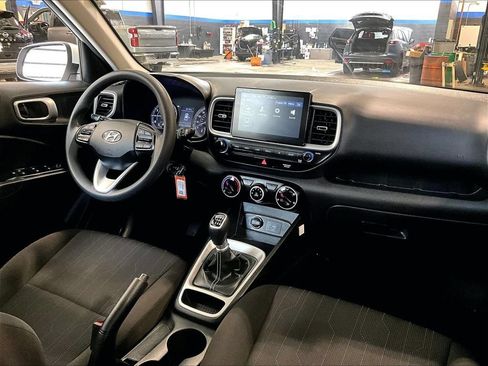 Used 2020 Hyundai Venue SE FWD image 14