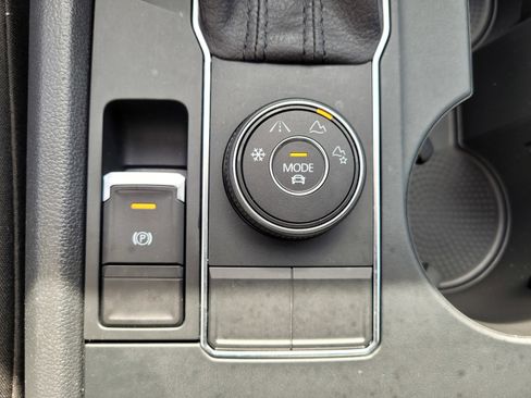 Used 2020 Volkswagen Atlas S w/ Towing Package image 16