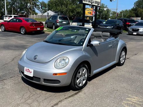 Used 2007 Volkswagen Beetle Convertible w/ Package 1 FWD image 3