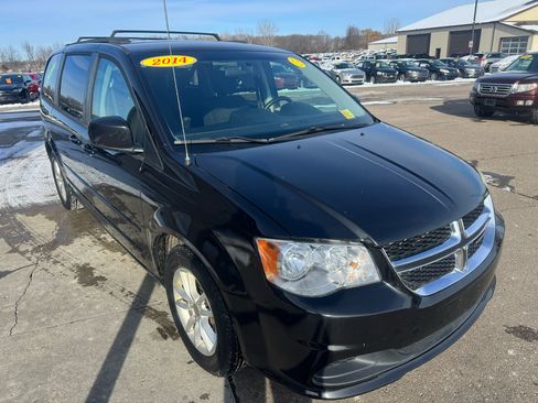 Used 2014 Dodge Grand Caravan SXT image 3