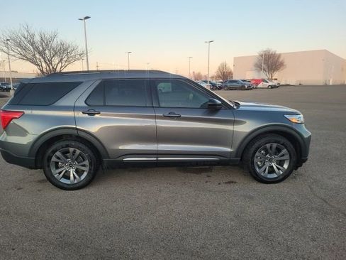 Used 2023 Ford Explorer XLT w/ Equipment Group 202A image 5