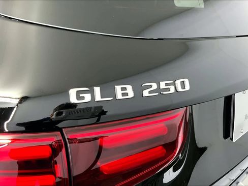 New 2025 Mercedes-Benz GLB 250 4MATIC image 7