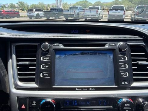 Used 2017 Toyota Highlander SE w/ Carpet Mat Package AWD/4WD image 20