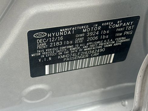 Used 2017 Hyundai Elantra SE image 25