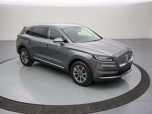 Used 2023 Lincoln Nautilus AWD image 2