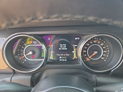 Used 2022 Jeep Wrangler Unlimited Sahara AWD/4WD image 13