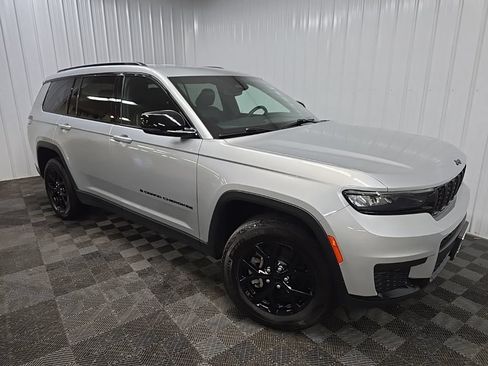 Used 2024 Jeep Grand Cherokee L Laredo AWD/4WD image 7