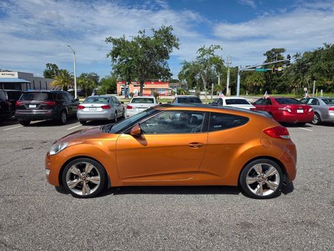 Used 2013 Hyundai Veloster w/ Tech Pkg FWD image 7