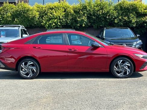 New 2025 Hyundai Elantra SEL image 5