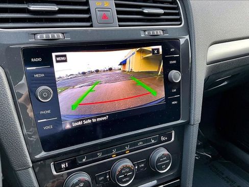 Used 2019 Volkswagen e-Golf SE image 30