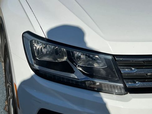 Used 2020 Volkswagen Tiguan SE AWD/4WD image 14